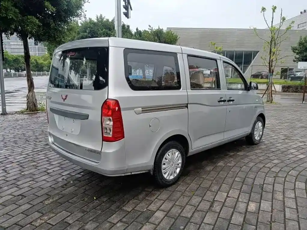 Wuling Rongguang V — миниатюра 4