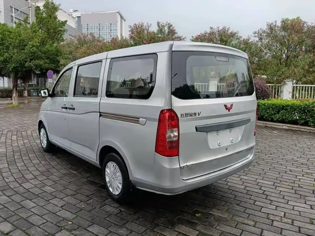 Wuling Rongguang V — миниатюра 6