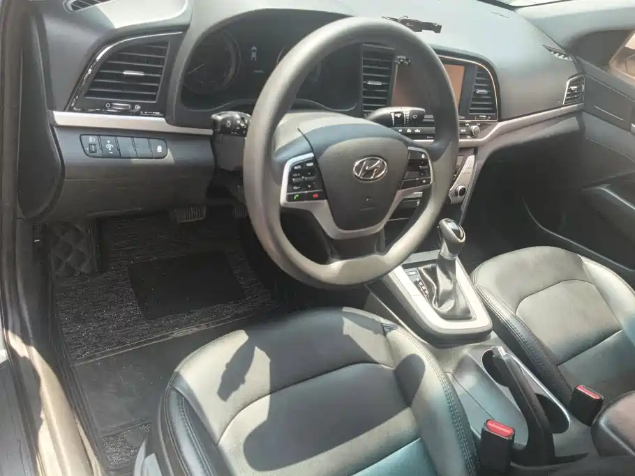 Hyundai Elantra — миниатюра 12