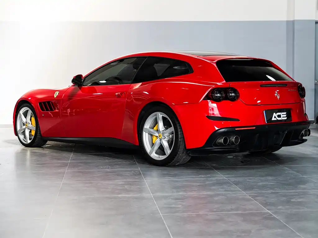 FERRARI GTC4LUSSO