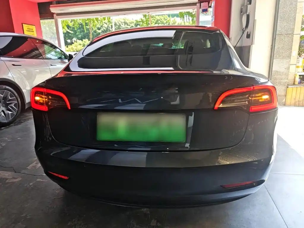 Tesla Model 3 — миниатюра 6