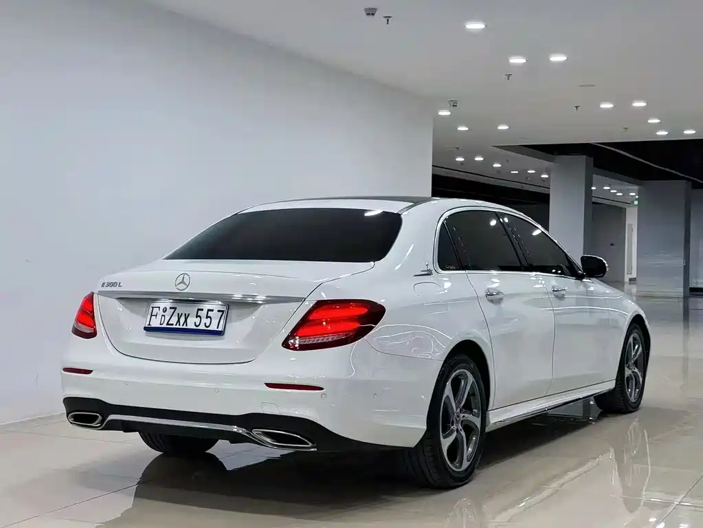 Mercedes-Benz E-Class — миниатюра 3