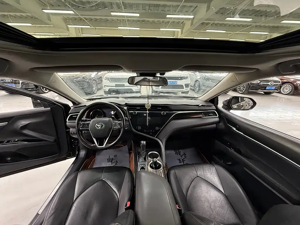 Toyota Camry 2019 2.0G Luxury V