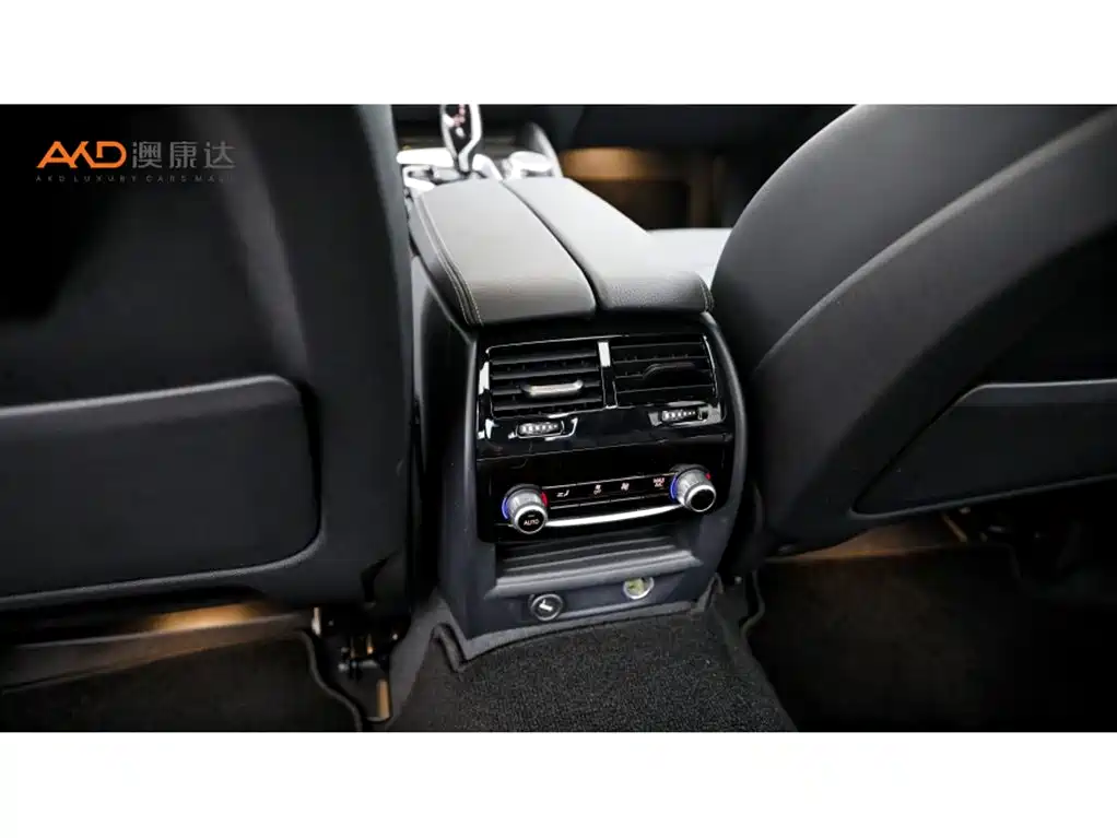 BMW 5 Series — миниатюра 9