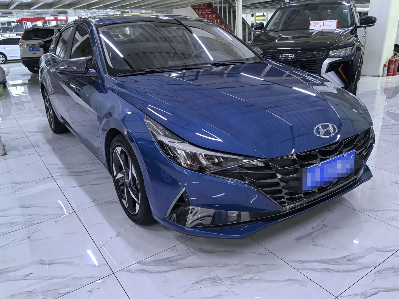 Hyundai Elantra 1.5 л 2023 г. Голубой, пробег 30000 км