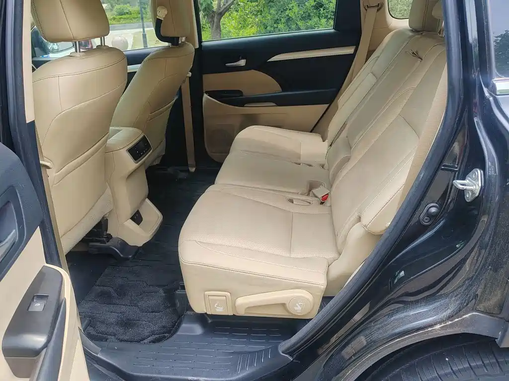 Toyota Highlander — миниатюра 10