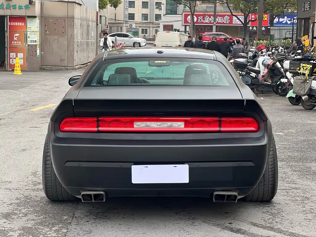 Dodge Challenger 2011 6.4L MT