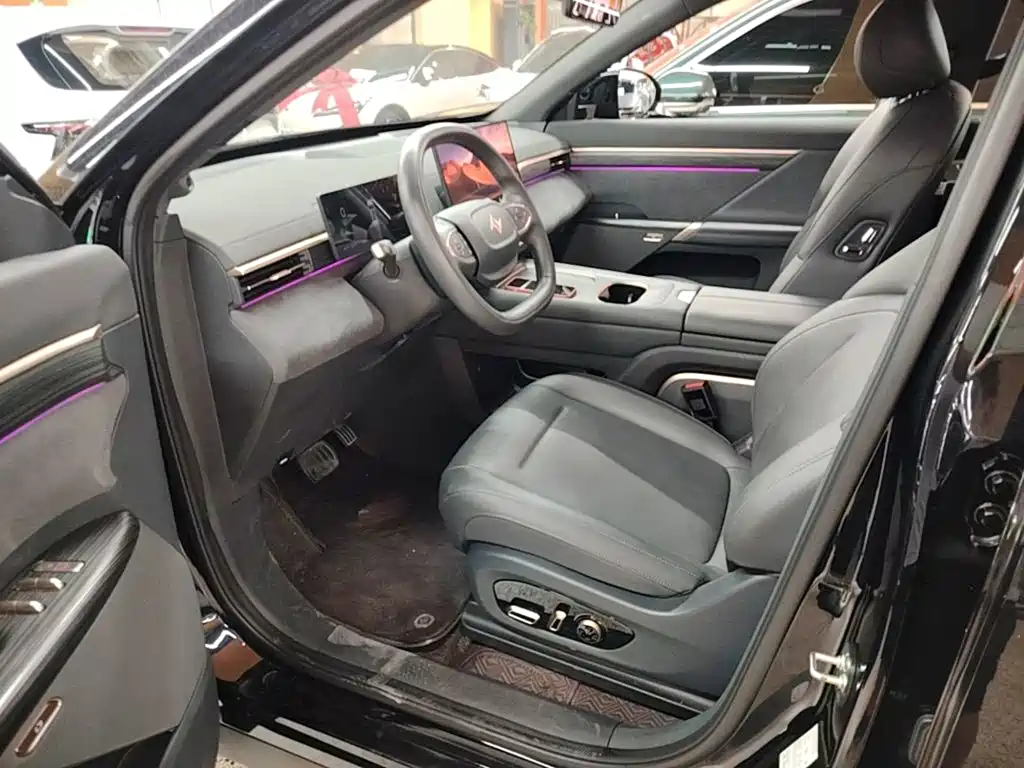 Dongfeng eπ008 2025 210Ultra 6 мест