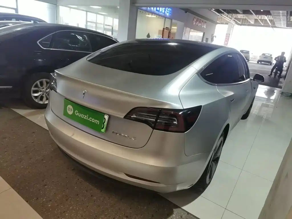 Tesla Model 3 — миниатюра 7