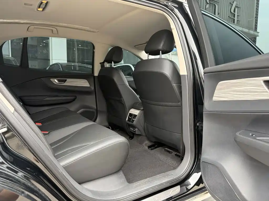 Hongqi Hongqi E-QM5 — миниатюра 10