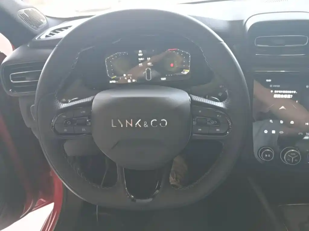 Lynk & Co 03 — миниатюра 11
