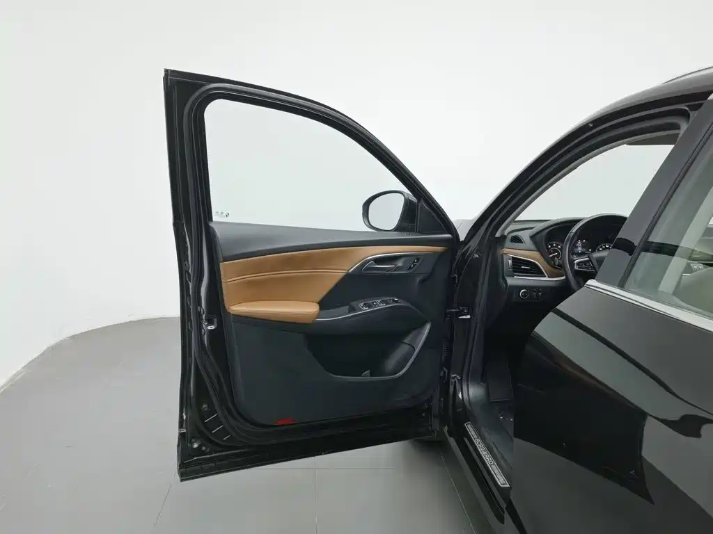 Borgward BX7 — миниатюра 8