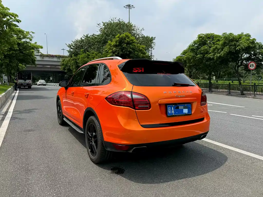 Porsche Cayenne — миниатюра 4