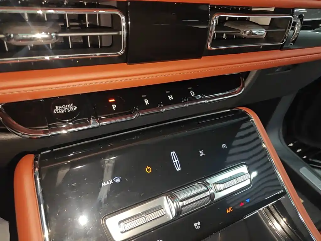 Lincoln Aviator — миниатюра 14