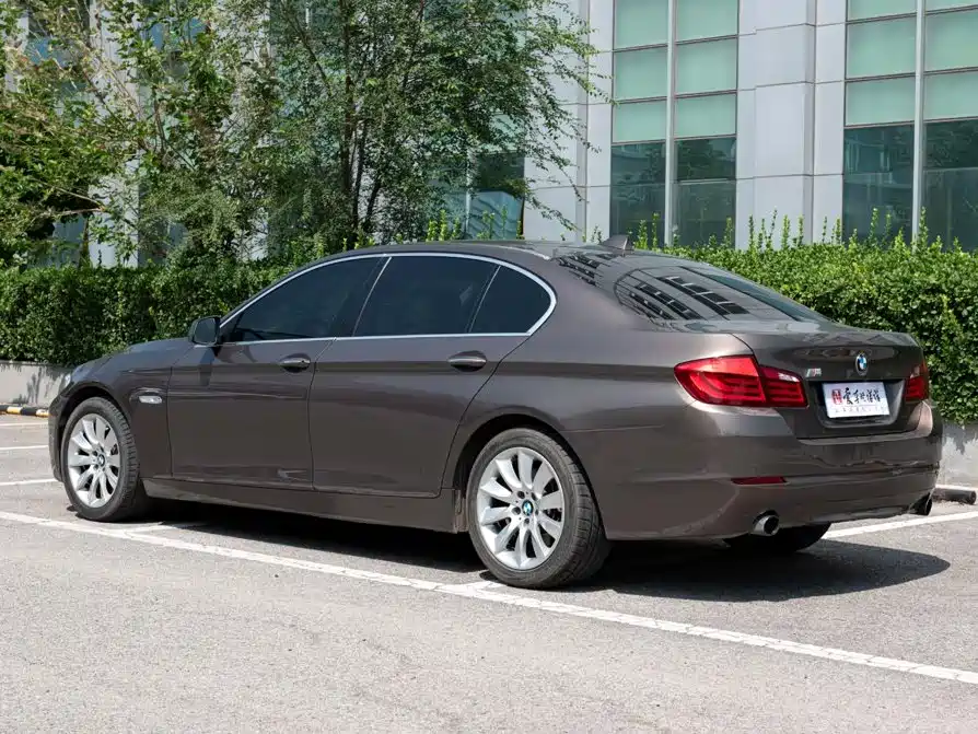BMW 5 Series — миниатюра 4