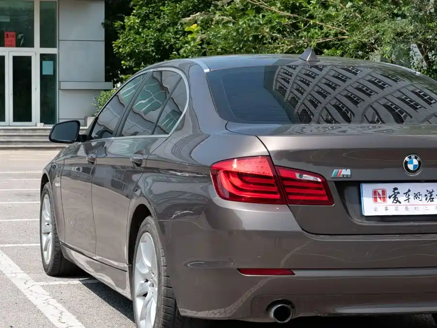BMW 5 Series — миниатюра 8