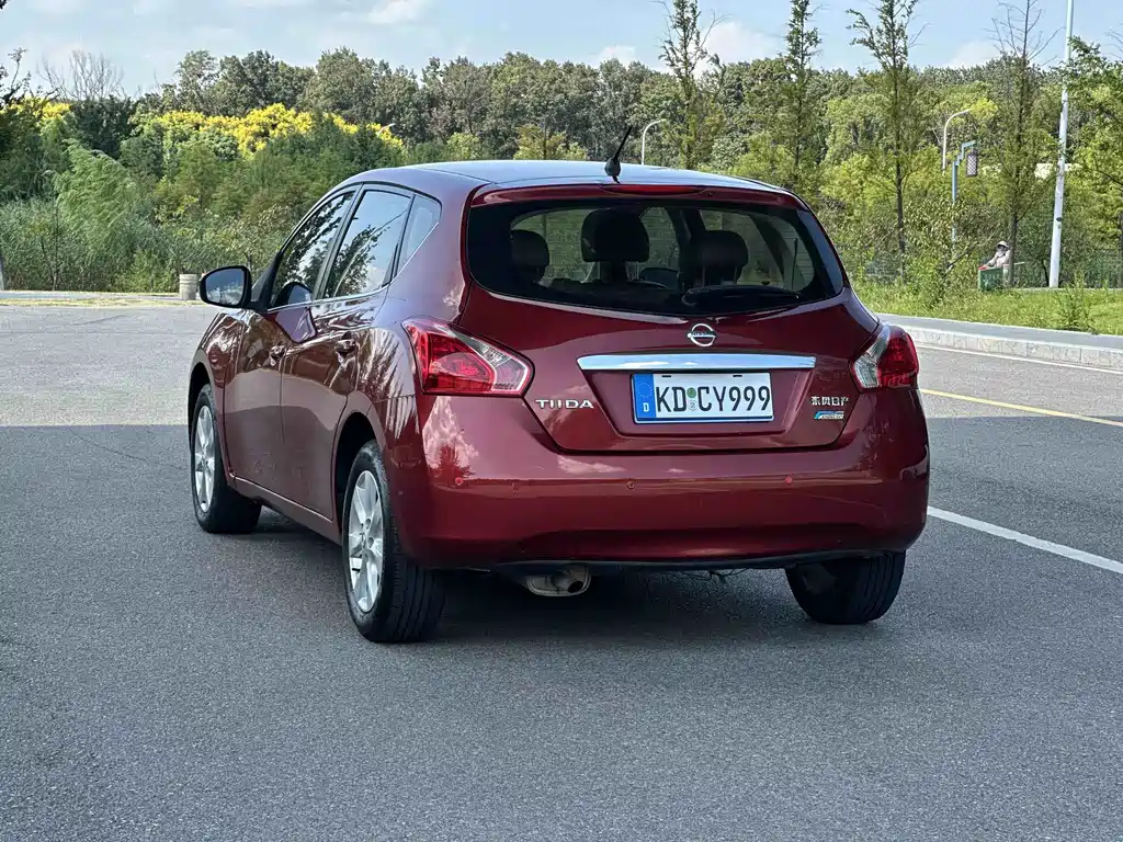 Nissan Tiida — миниатюра 18