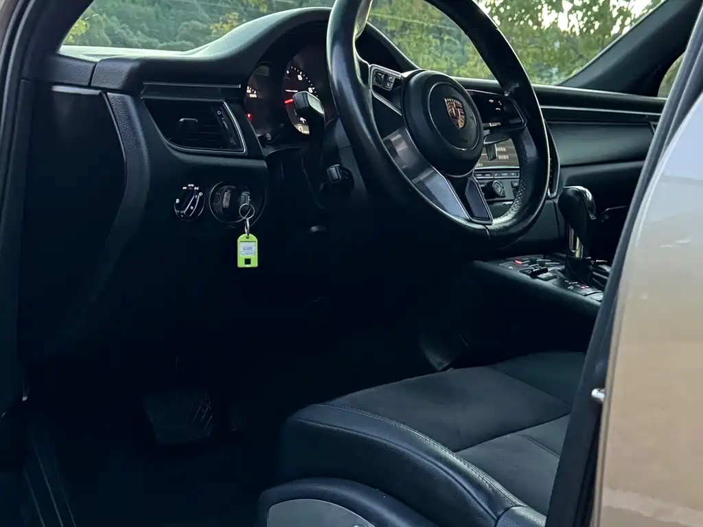 Porsche Macan — миниатюра 4