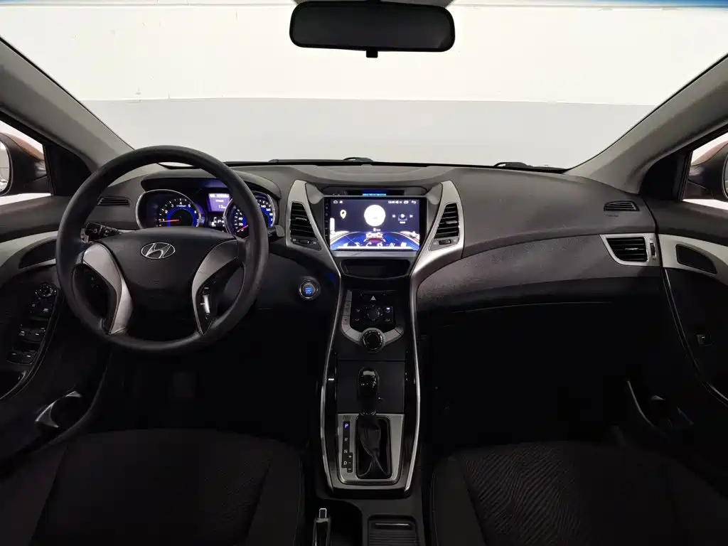 Hyundai Elantra Langdong — миниатюра 5