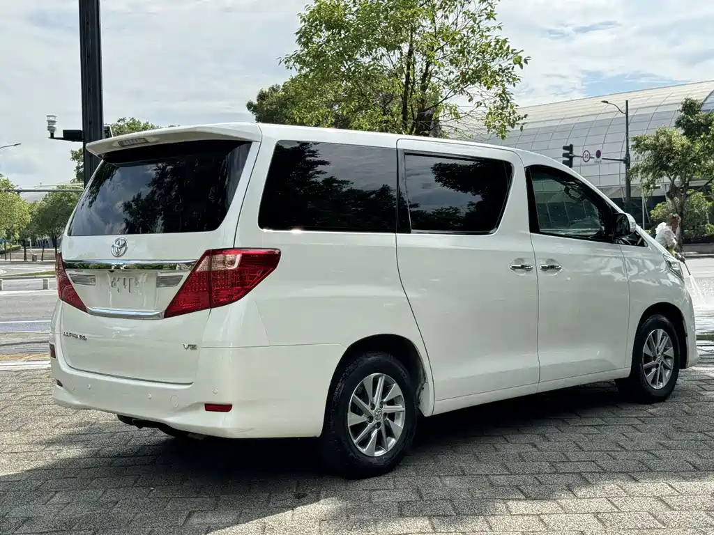 Toyota Alphard 2012 3.5L Luxury