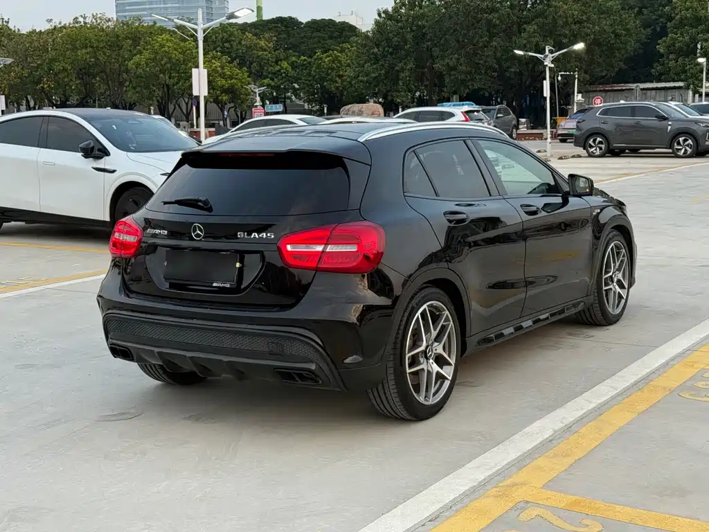 Mercedes-Benz GLA AMG — миниатюра 6