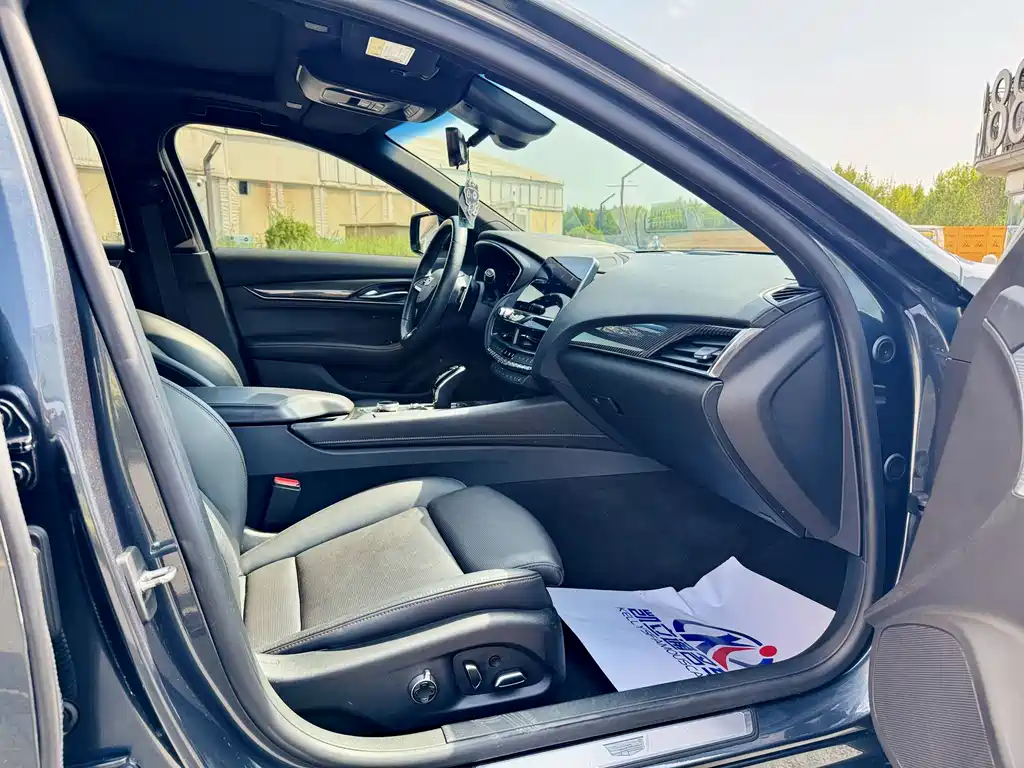 Cadillac CT5 — миниатюра 9