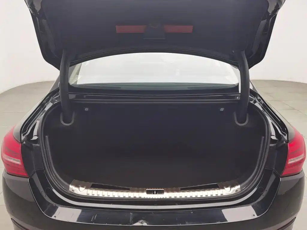 Hongqi Hongqi H5 — миниатюра 16