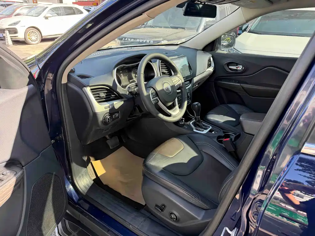 Jeep Cherokee 2.4L Professional Edition, фото 4