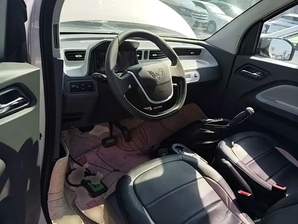 Wuling MINIEV — миниатюра 10