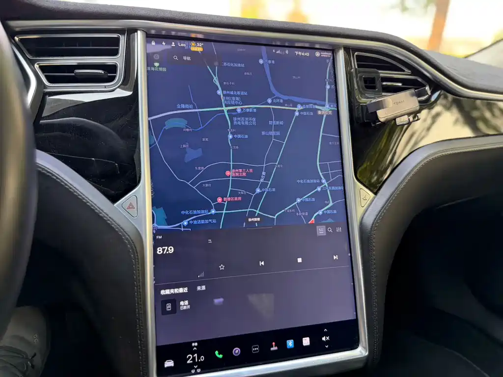 Tesla Model S — миниатюра 10