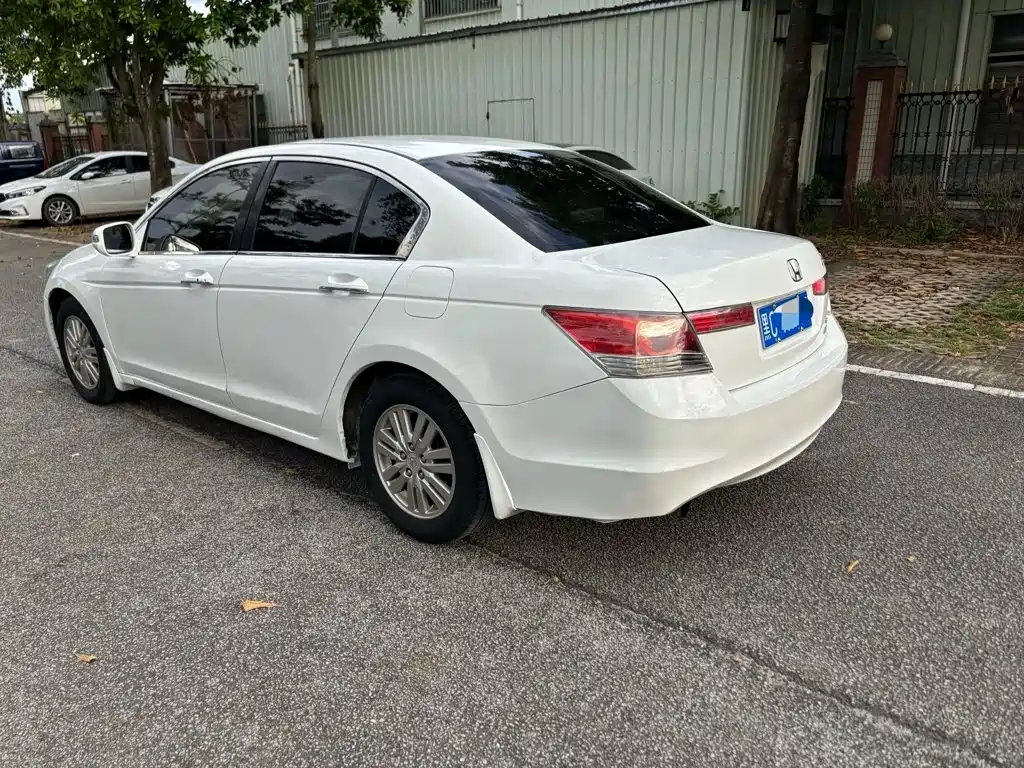 Honda Accord — миниатюра 11