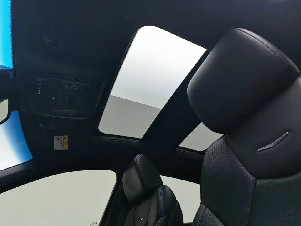 Cadillac CT5 — миниатюра 14