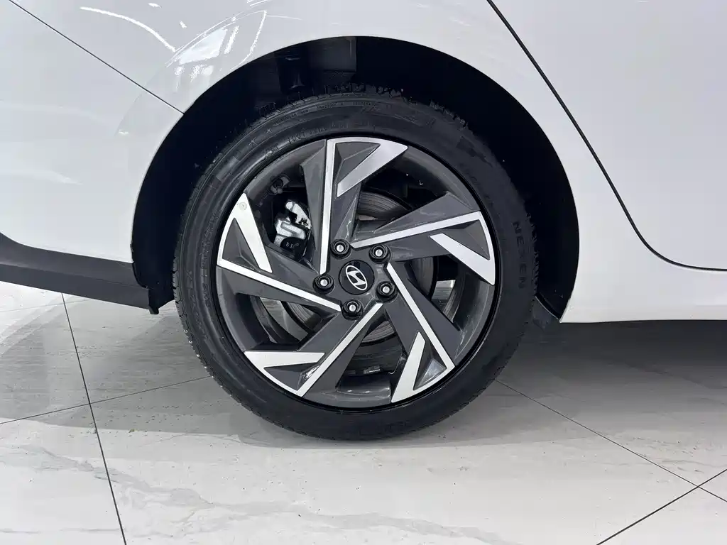 Hyundai Elantra — миниатюра 18