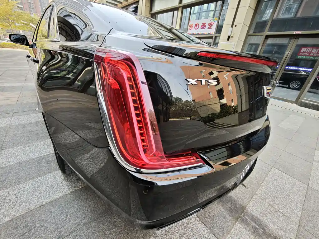 CADILLAC XTS