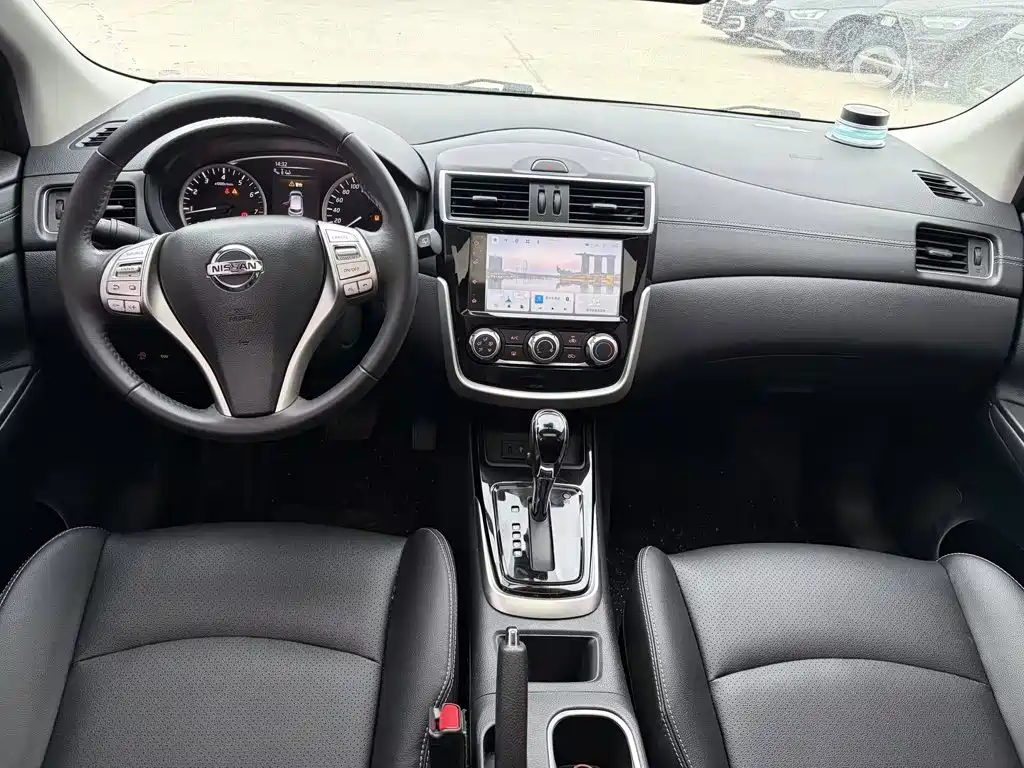 Nissan Tiida — миниатюра 9