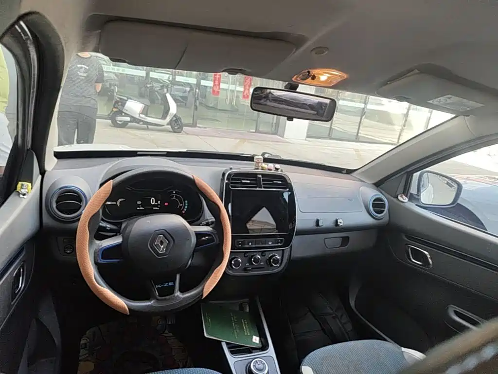 Renault City K-ZE — миниатюра 10