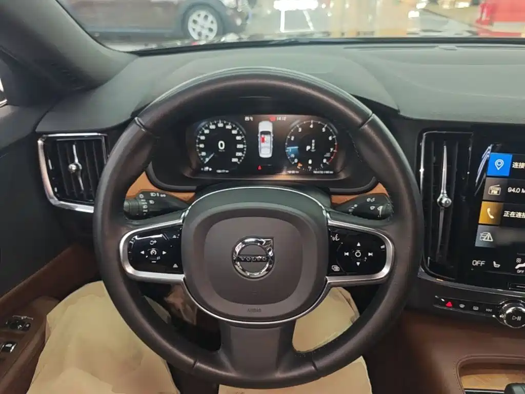 Volvo S90 — миниатюра 11