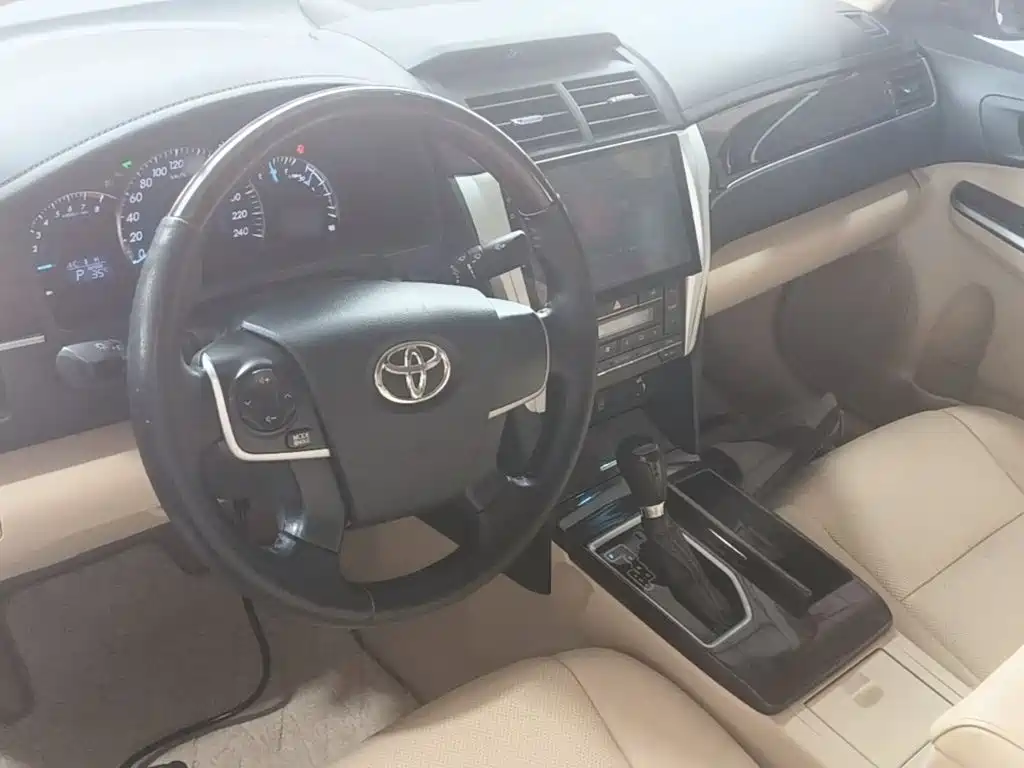 Toyota Camry — миниатюра 10