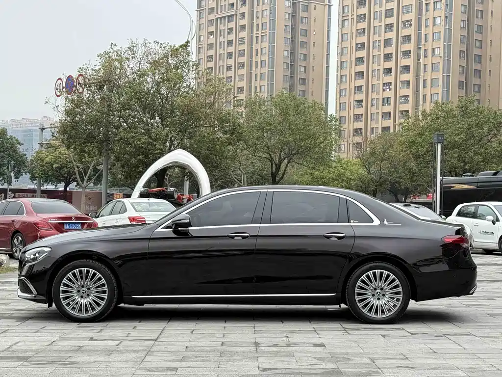 MERCEDES-BENZ E CLASS