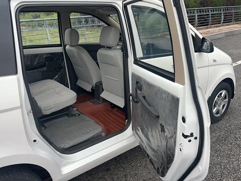 Wuling Hongguang — миниатюра 19