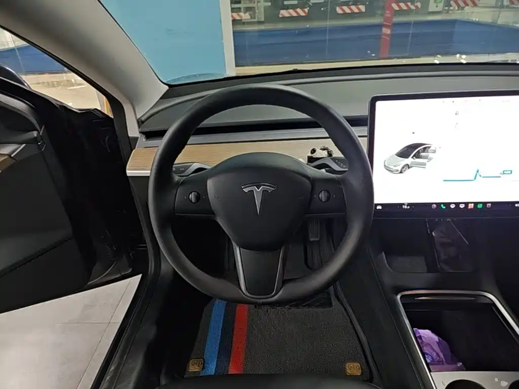 Tesla Model 3 — миниатюра 11