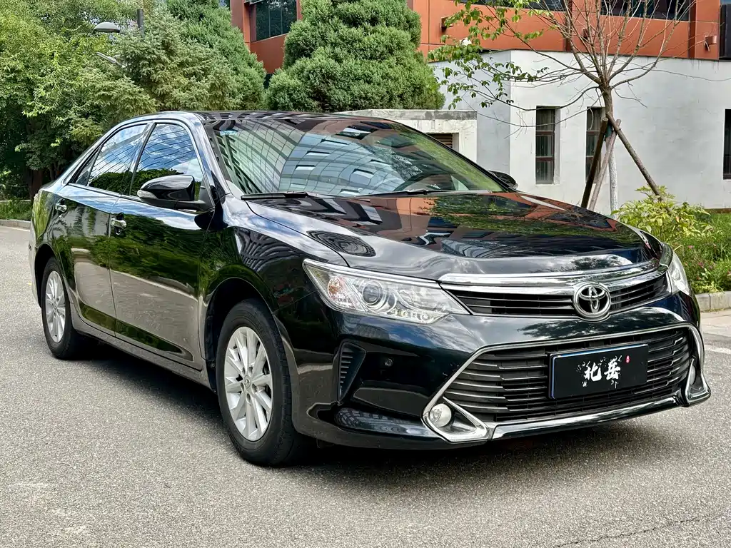 Toyota Camry — миниатюра 2