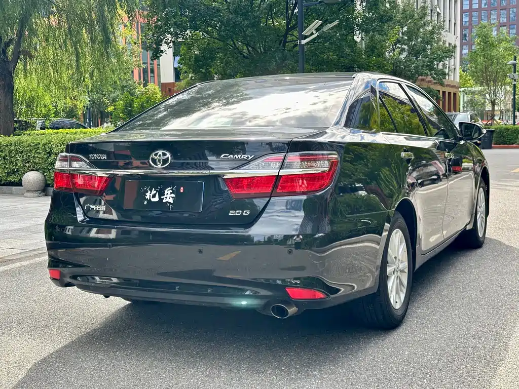 Toyota Camry — миниатюра 5
