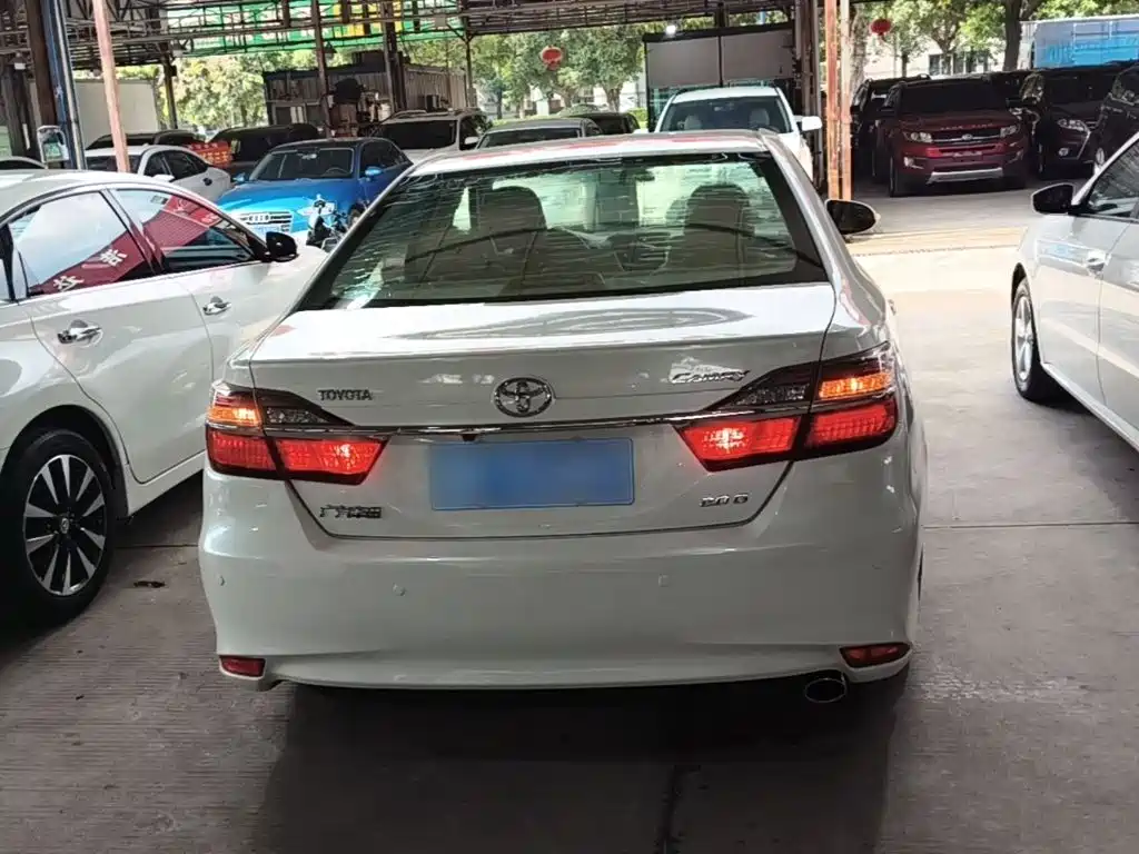 Toyota Camry — миниатюра 6