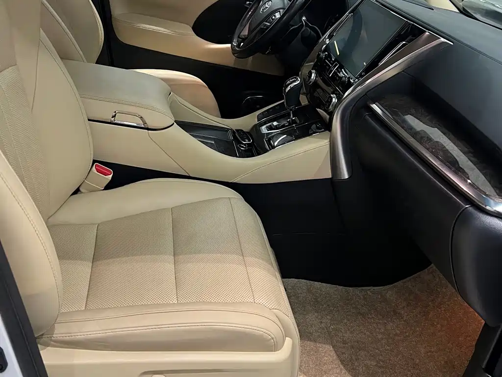 Toyota Alphard — миниатюра 7