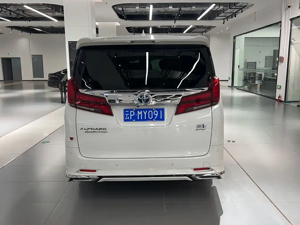 Toyota Alphard — миниатюра 5