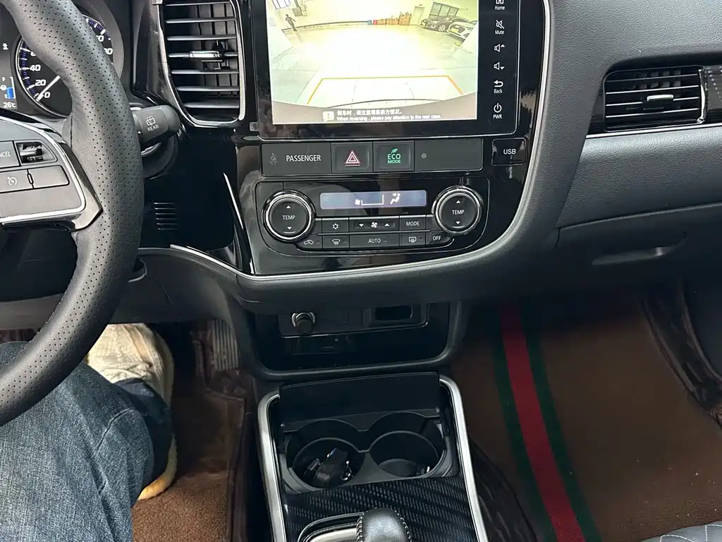 Mitsubishi Outlander — миниатюра 14