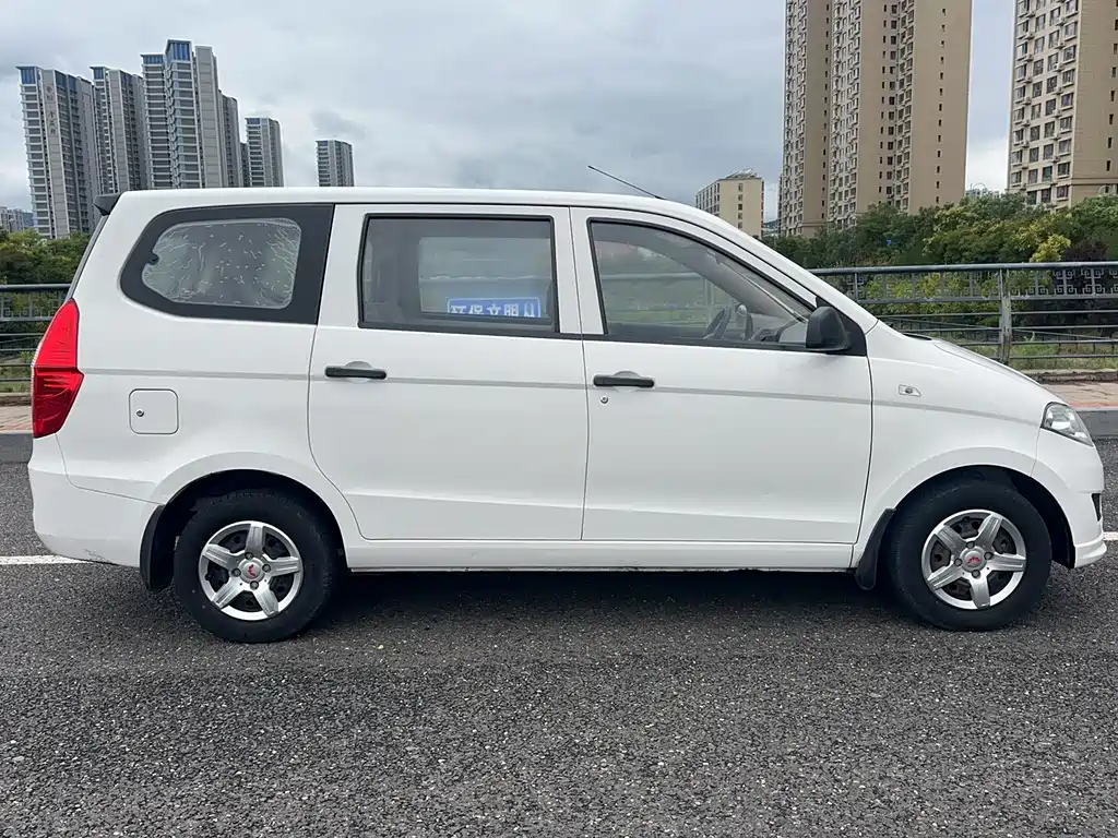 Wuling Hongguang — миниатюра 6
