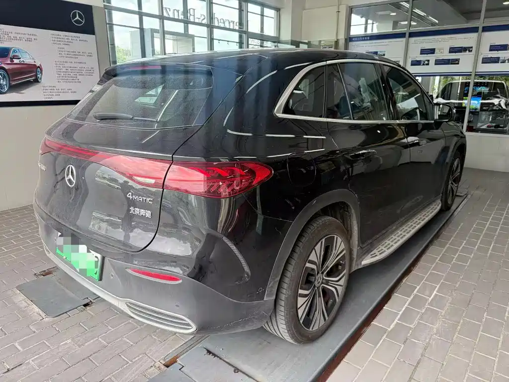 Mercedes-Benz EQE SUV — миниатюра 2