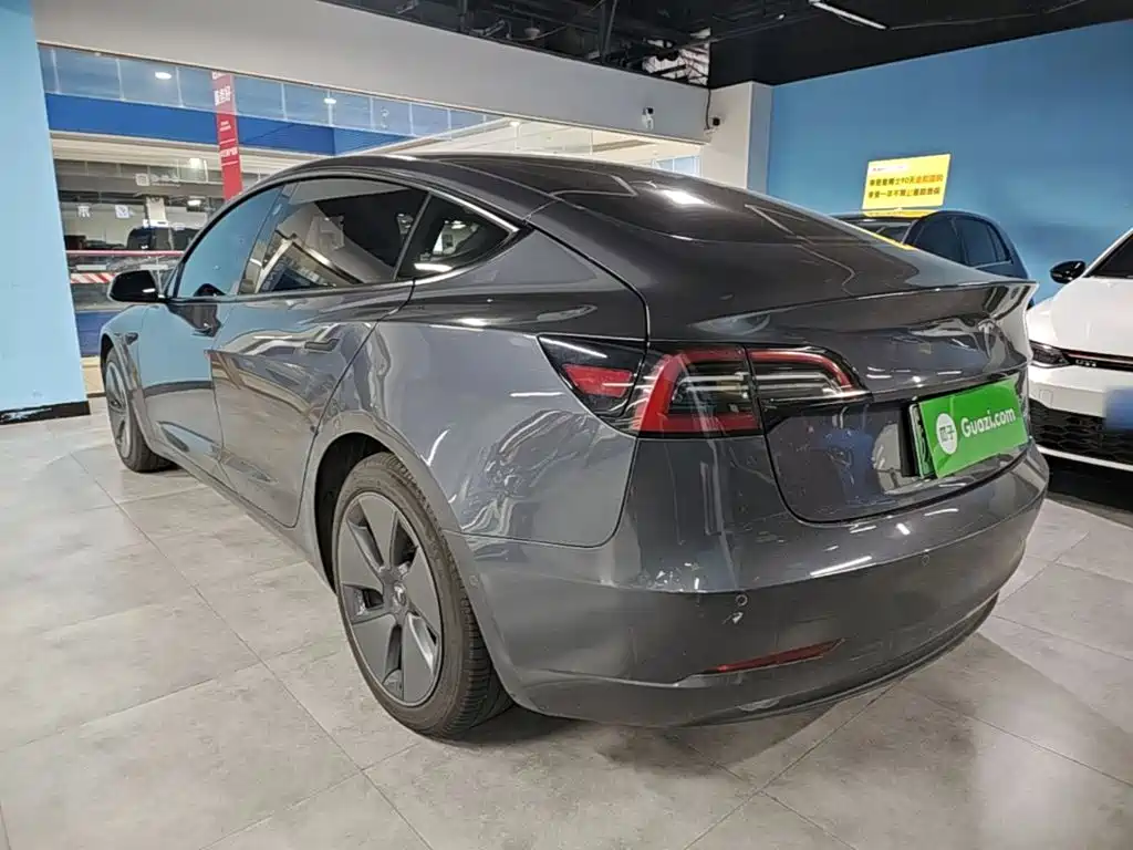 Tesla Model 3 — миниатюра 5